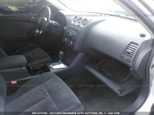 1N4BL21E88C187123 - 2008 NISSAN ALTIMA 3.5SE/3.5SL SILVER photo 5