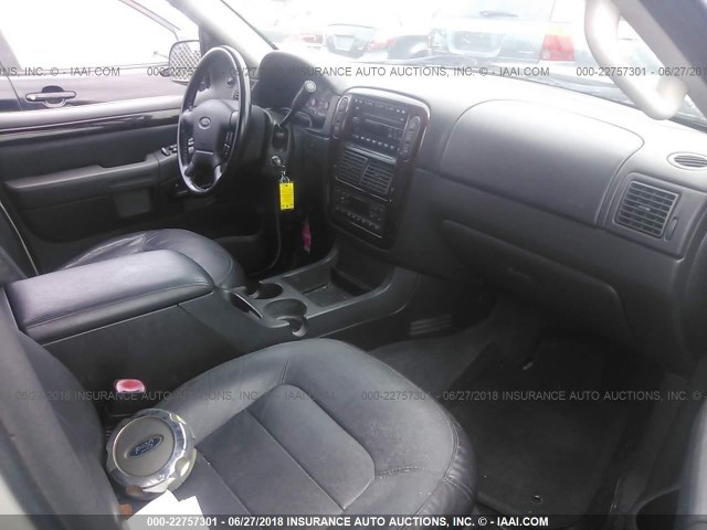 1FMDU75W44UA26588 - 2004 FORD EXPLORER LIMITED 银色 照片 5