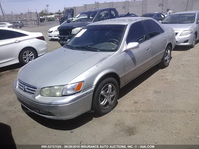 JT2BG22K2Y0457542 - 2000 TOYOTA CAMRY CE/LE/XLE 银色 照片 2