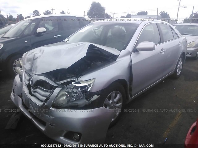 4T1BF3EKXBU157867 - 2011 TOYOTA CAMRY SE/LE/XLE SILVER photo 2