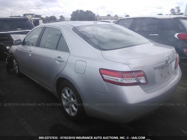 4T1BF3EKXBU157867 - 2011 TOYOTA CAMRY SE/LE/XLE SILVER photo 3