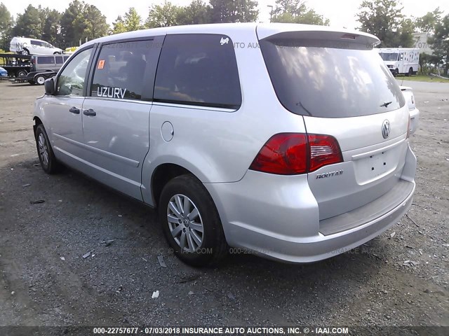 2V8HW44199R601376 - 2009 VOLKSWAGEN ROUTAN S SILVER photo 3