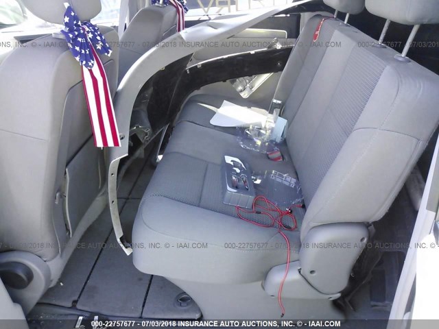 2V8HW44199R601376 - 2009 VOLKSWAGEN ROUTAN S SILVER photo 8