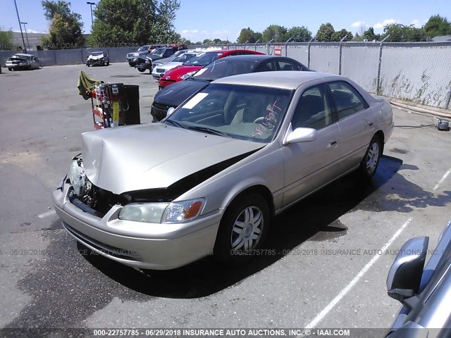 JT2BG22K2Y0394006 - 2000 TOYOTA CAMRY CE/LE/XLE GOLD photo 2