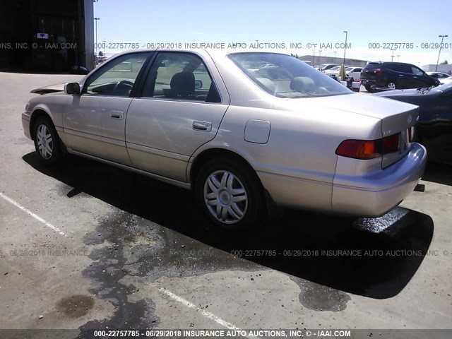JT2BG22K2Y0394006 - 2000 TOYOTA CAMRY CE/LE/XLE GOLD photo 3