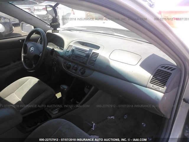 4T1BE32K84U873709 - 2004 TOYOTA CAMRY LE/XLE/SE Gümüş foto 5