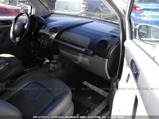 3VWDD21CX1M459235 - 2001 VOLKSWAGEN NEW BEETLE GLX 银色 照片 5