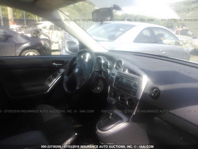 2T1KR32E35C335856 - 2005 TOYOTA COROLLA MATRIX XR SILVER photo 5