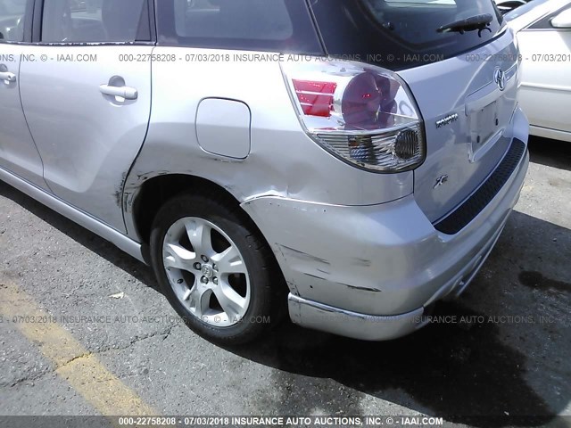 2T1KR32E35C335856 - 2005 TOYOTA COROLLA MATRIX XR SILVER photo 6
