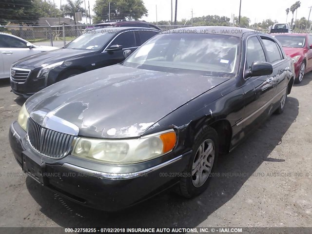 1LNHM81W6XY666408 - 1999 LINCOLN TOWN CAR EXECUTIVE GREEN photo 2