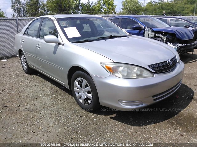 JTDBE32K540267859 - 2004 TOYOTA CAMRY LE/XLE SILVER photo 1