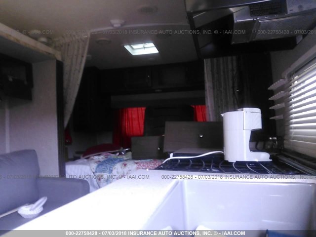 4X4TRLW27HD415005 - 2017 FOREST RIVER ROCKWOOD MINI LITE  WHITE photo 5