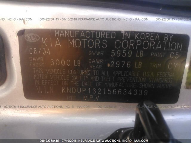 KNDUP132156634339 - 2005 KIA SEDONA EX/LX SILVER photo 9