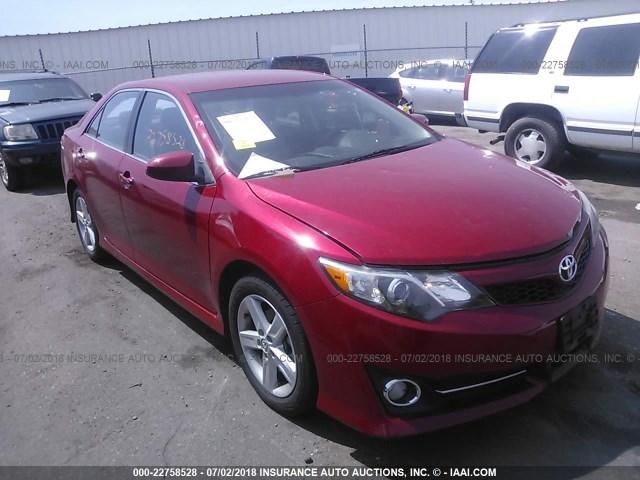 4T1BF1FK5EU767246 - 2014 TOYOTA CAMRY L/SE/LE/XLE წითელი ფოტო 1