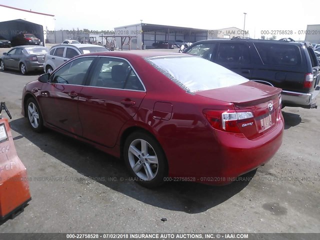 4T1BF1FK5EU767246 - 2014 TOYOTA CAMRY L/SE/LE/XLE წითელი ფოტო 3