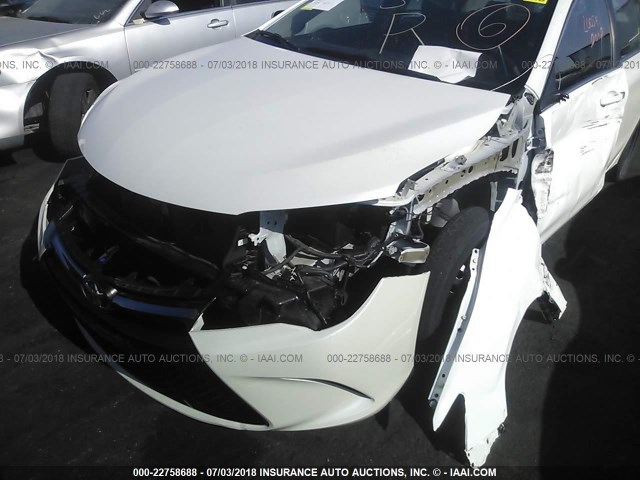 4T1BF1FK3FU115744 - 2015 TOYOTA CAMRY LE/XLE/SE/XSE 白色 照片 6