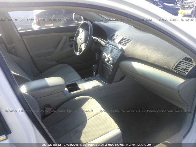 4T1BE46K49U848037 - 2009 TOYOTA CAMRY SE/LE/XLE WHITE photo 5