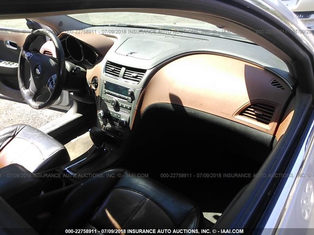 1G1ZK57728F277753 - 2008 CHEVROLET MALIBU LTZ 银色 照片 5