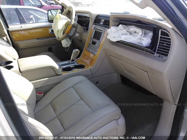 5LMFU27548LJ15635 - 2008 LINCOLN NAVIGATOR GOLD photo 5