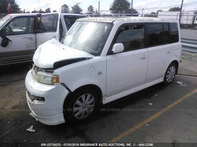 JTLKT324550173722 - 2005 TOYOTA SCION XB Weiß Foto 2
