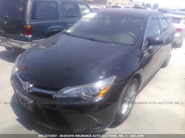 4T1BF1FKXFU042792 - 2015 TOYOTA CAMRY LE/XLE/SE/XSE BLACK photo 2