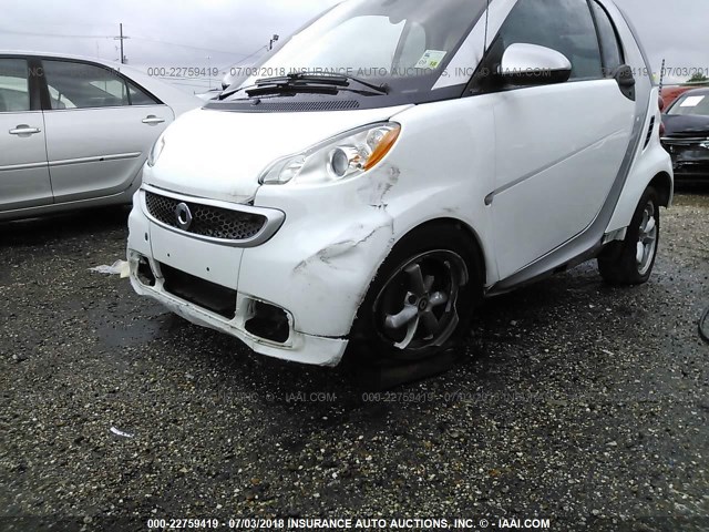 WMEEJ3BA5DK599483 - 2013 SMART FORTWO PURE/PASSION WHITE photo 6