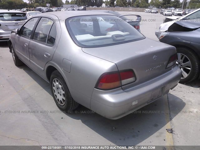 JN1CA21D4WT516847 - 1998 NISSAN MAXIMA GLE/GXE/SE SILVER photo 3