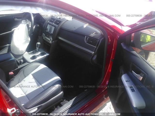 4T1BF1FK8EU775289 - 2014 TOYOTA CAMRY L/SE/LE/XLE 红色 照片 5