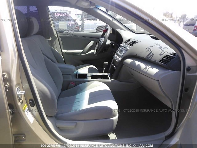 4T1BF3EK3BU725831 - 2011 TOYOTA CAMRY SE/LE/XLE ოქროსფერი ფოტო 5