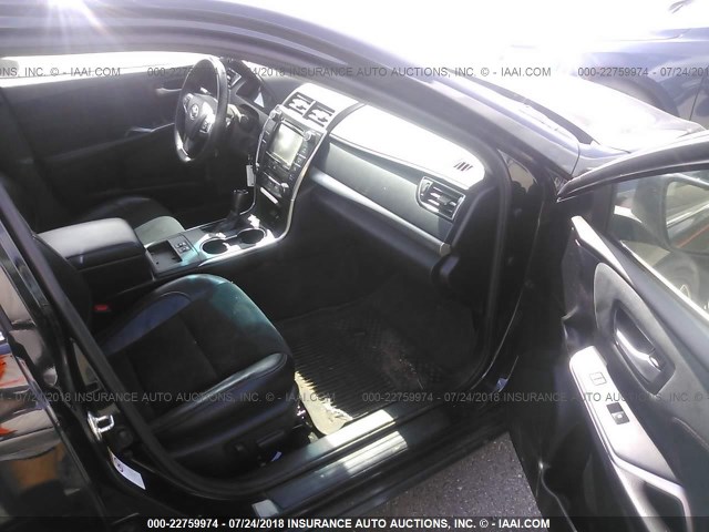 4T1BF1FK0HU310607 - 2017 TOYOTA CAMRY LE/XLE/SE/XSE BLACK photo 5