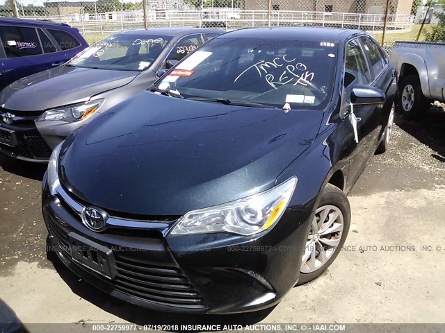 4T4BF1FK2FR481913 - 2015 TOYOTA CAMRY LE/XLE/SE/XSE BLACK photo 2
