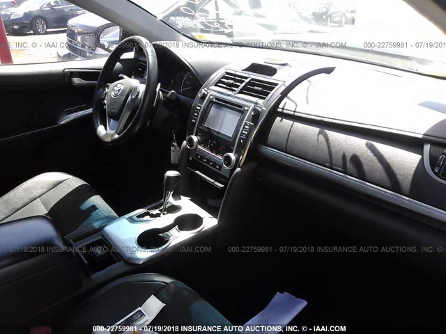 4T1BF1FK6EU843735 - 2014 TOYOTA CAMRY L/SE/LE/XLE 黑色 照片 5