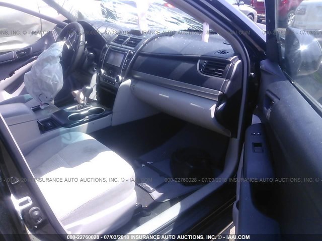 4T1BF1FK2CU071022 - 2012 TOYOTA CAMRY SE/LE/XLE შავი ფოტო 5
