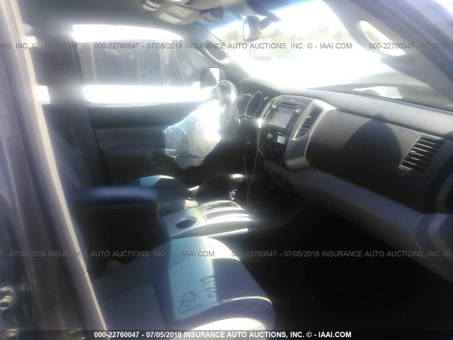 5TFJU4GNXDX049432 - 2013 TOYOTA TACOMA DOUBLE CAB PRERUNNER GRAY photo 5
