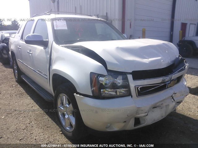 3GNMCGE01CG195561 - 2012 CHEVROLET AVALANCHE LTZ WHITE photo 1