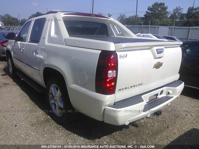 3GNMCGE01CG195561 - 2012 CHEVROLET AVALANCHE LTZ WHITE photo 3