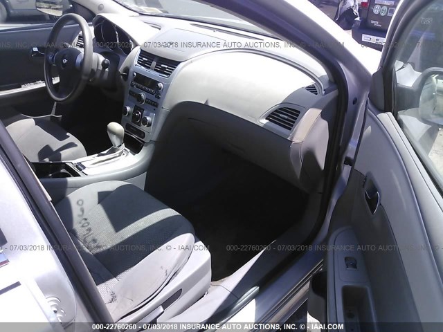 1G1ZA5EBXAF106331 - 2010 CHEVROLET MALIBU LS ვერცხლისფერი ფოტო 5