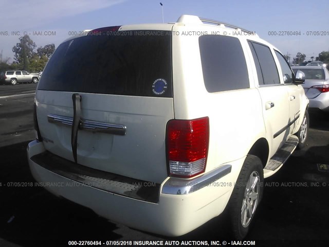 1A8HX58P97F517777 - 2007 CHRYSLER ASPEN LIMITED WHITE photo 4