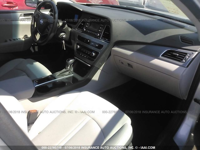 5NPE24AF7HH523671 - 2017 HYUNDAI SONATA SE 银色 照片 5