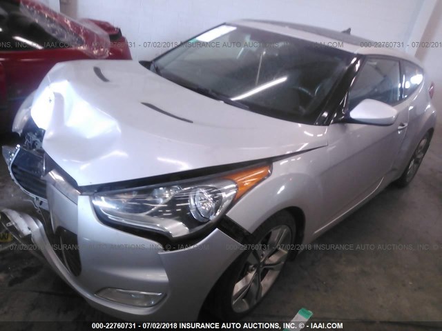 KMHTC6AD9DU095726 - 2013 HYUNDAI VELOSTER SILVER photo 2