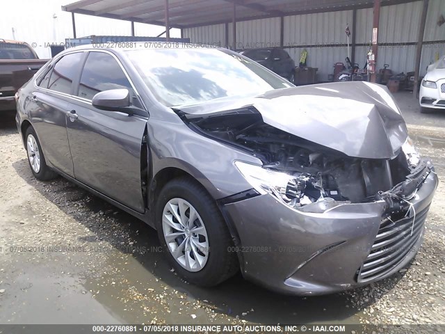 4T4BF1FKXFR461053 - 2015 TOYOTA CAMRY LE/XLE/SE/XSE GRAY photo 1