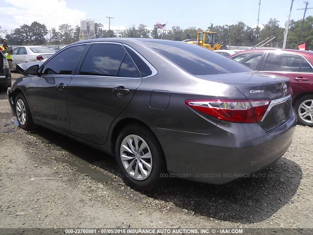4T4BF1FKXFR461053 - 2015 TOYOTA CAMRY LE/XLE/SE/XSE GRAY photo 3