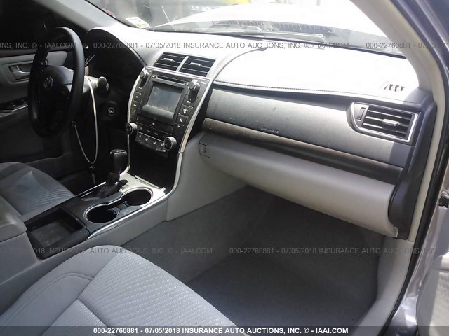 4T4BF1FKXFR461053 - 2015 TOYOTA CAMRY LE/XLE/SE/XSE GRAY photo 5
