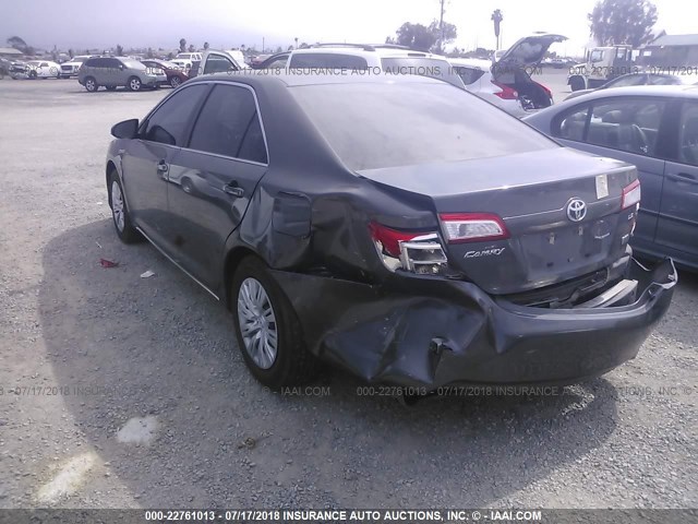 4T1BD1FK8DU063952 - 2013 TOYOTA CAMRY HYBRID/LE/XLE 灰色 照片 3