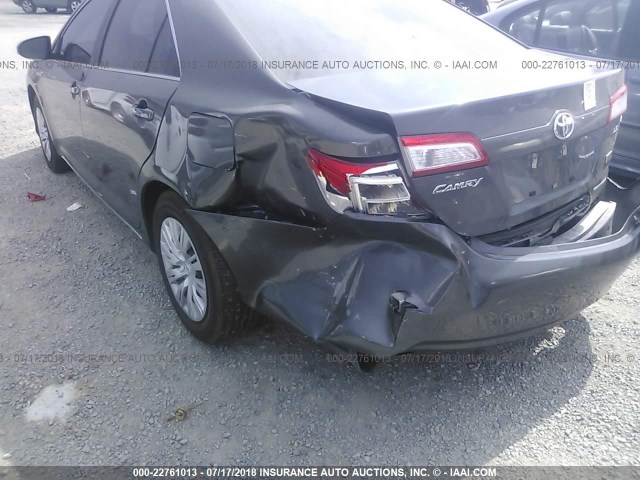4T1BD1FK8DU063952 - 2013 TOYOTA CAMRY HYBRID/LE/XLE 灰色 照片 6