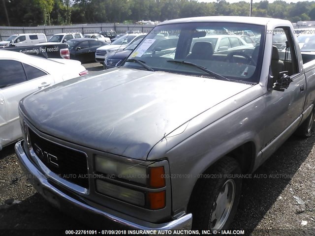 1GTEC14WXWZ549775 - 1998 GMC SIERRA C1500 SILVER photo 6