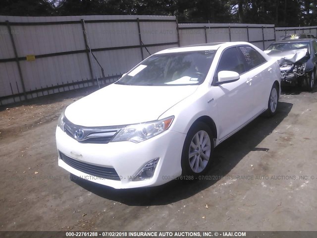 4T1BD1FK8CU003328 - 2012 TOYOTA CAMRY HYBRID/LE/XLE 白色 照片 2