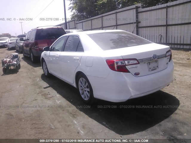 4T1BD1FK8CU003328 - 2012 TOYOTA CAMRY HYBRID/LE/XLE 白色 照片 3