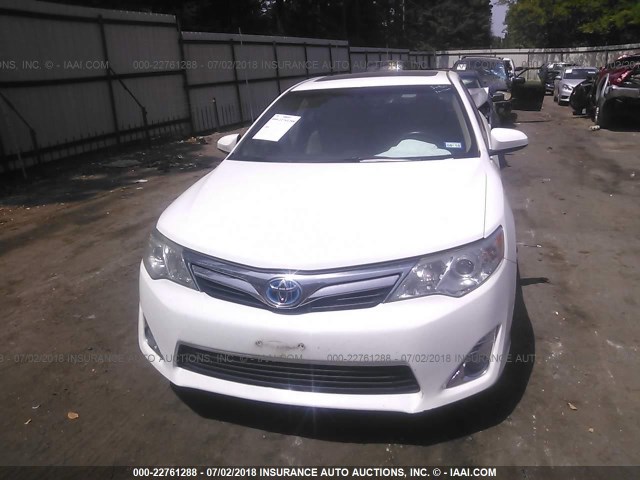 4T1BD1FK8CU003328 - 2012 TOYOTA CAMRY HYBRID/LE/XLE 白色 照片 6