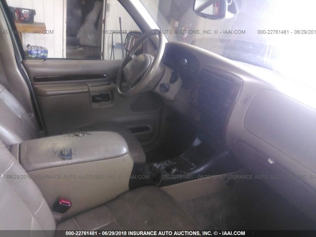 1FMDU65P7YZC04182 - 2000 FORD EXPLORER LIMITED GRAY photo 5